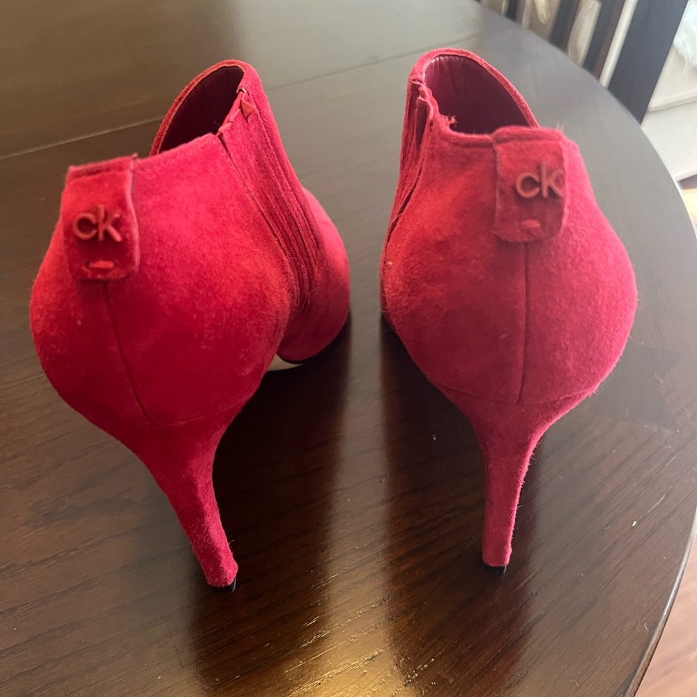Calvin Klein high heels, red and barely used. Size 10